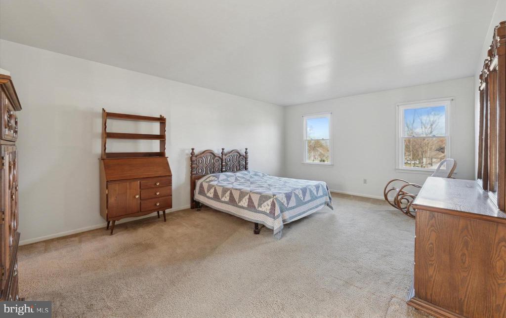 201 Winthrop Ln