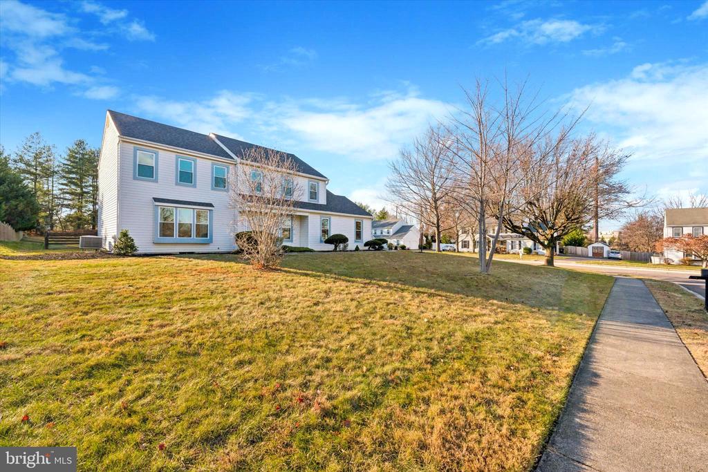 201 Winthrop Ln