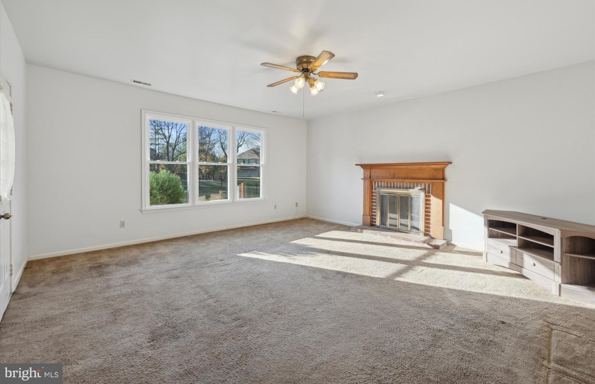 201 Winthrop Ln