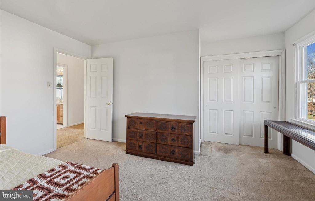 201 Winthrop Ln