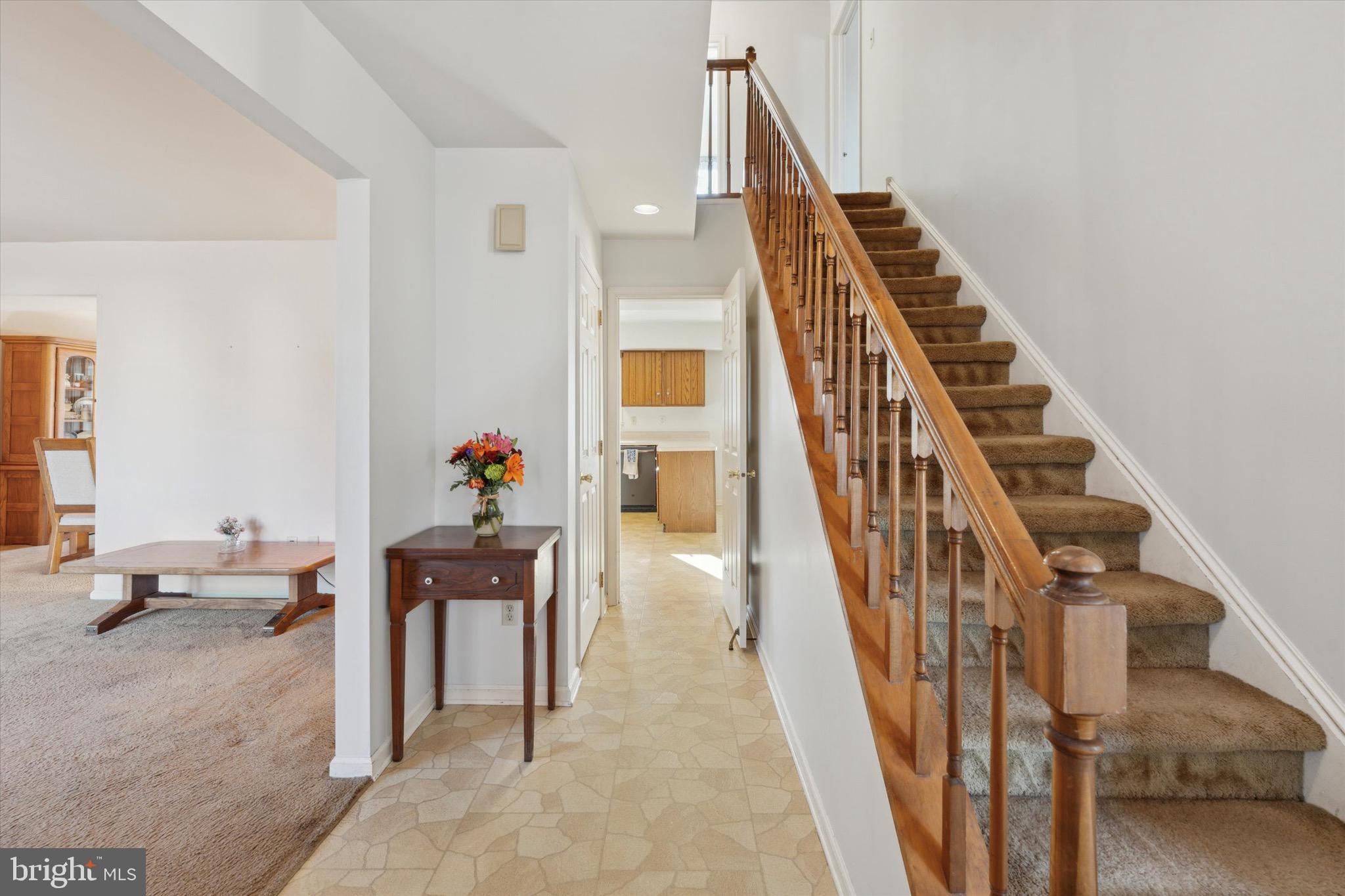201 Winthrop Ln