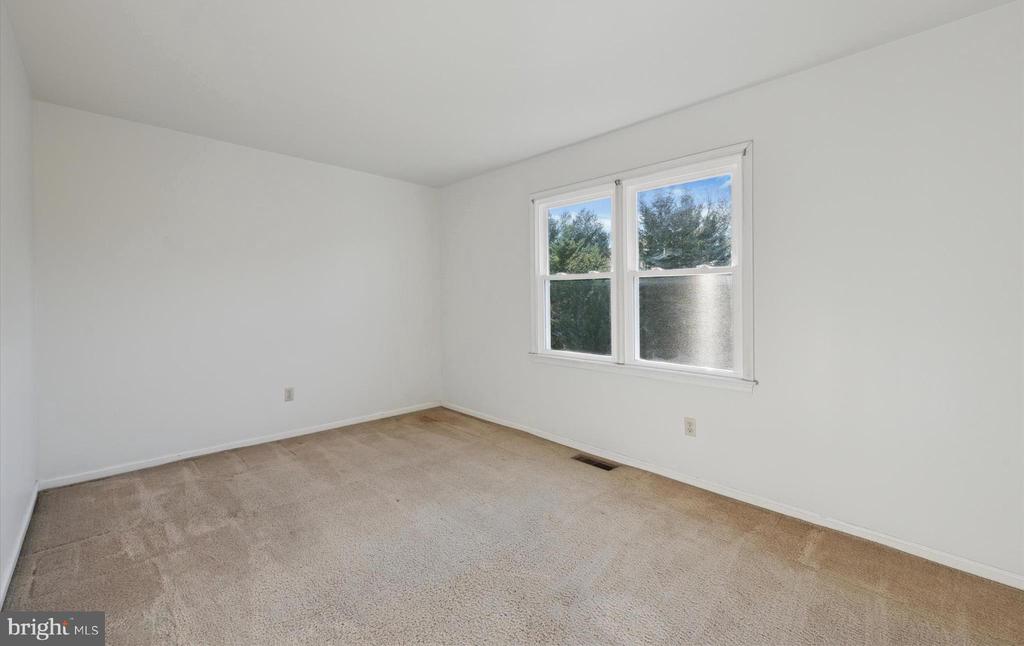 201 Winthrop Ln