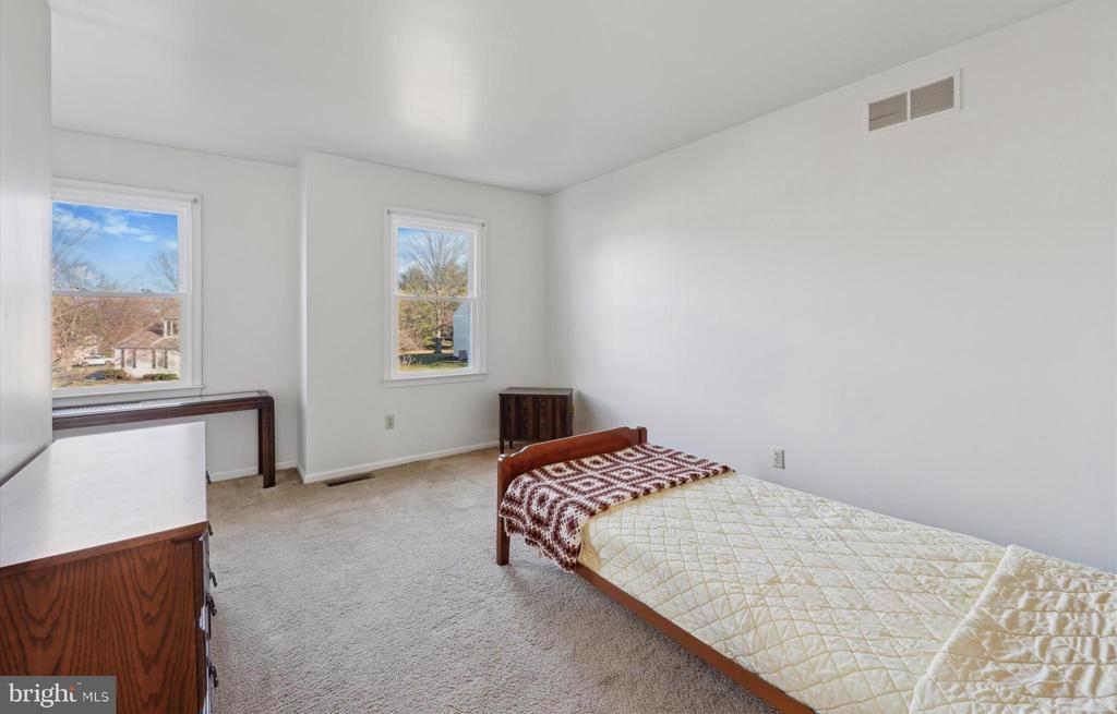 201 Winthrop Ln