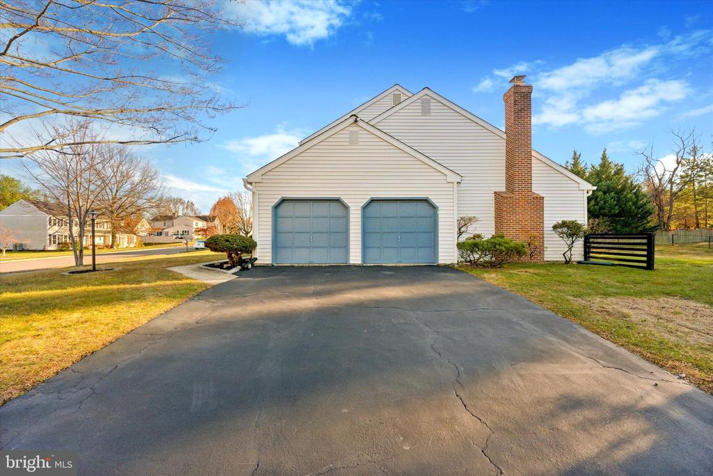 201 Winthrop Ln