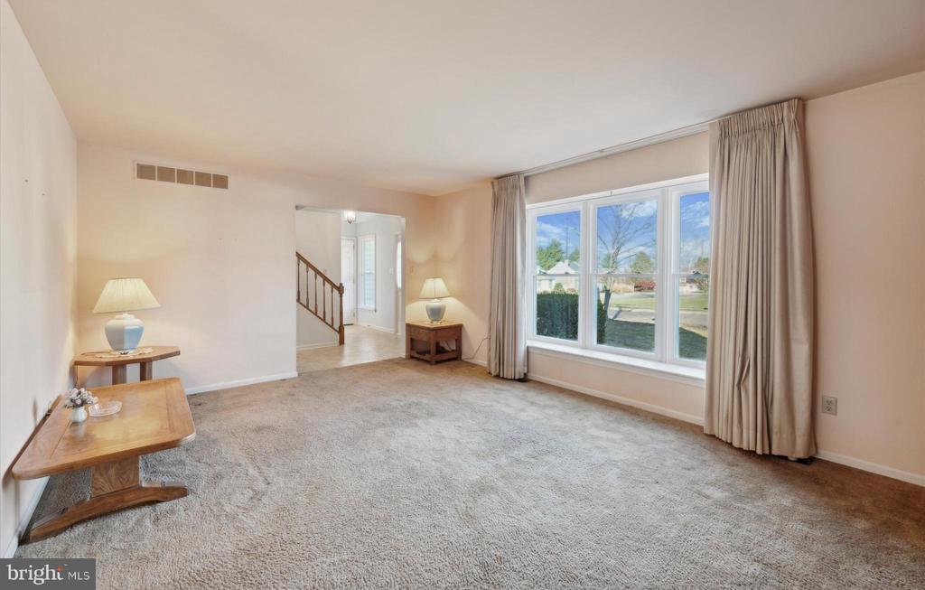201 Winthrop Ln