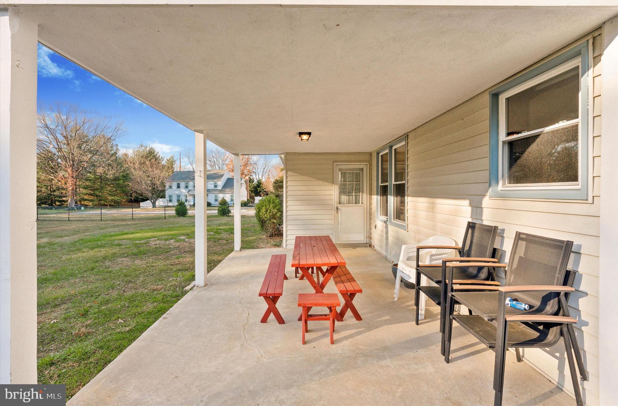 201 Winthrop Ln