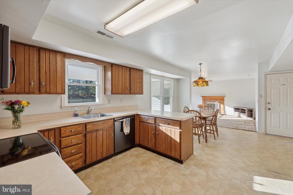 201 Winthrop Ln