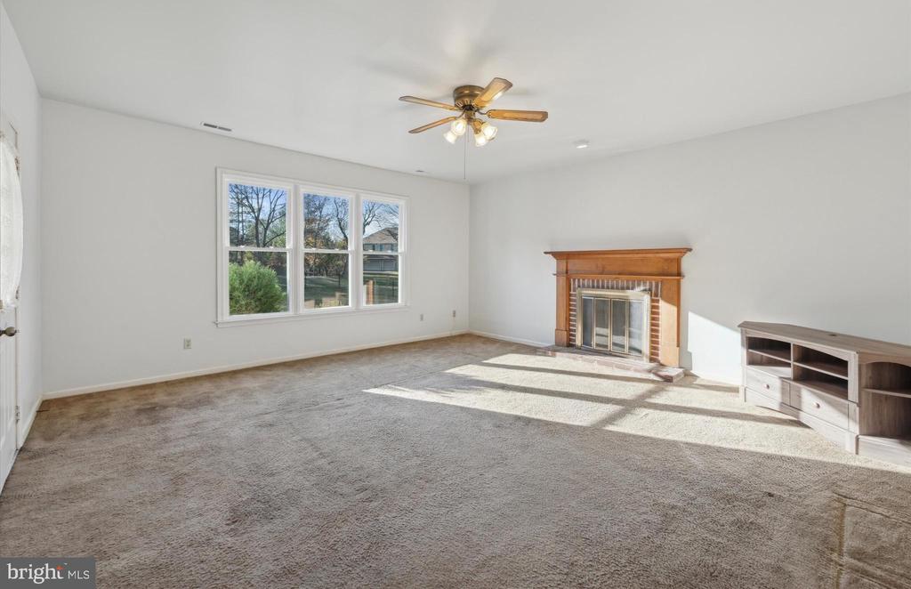 201 Winthrop Ln