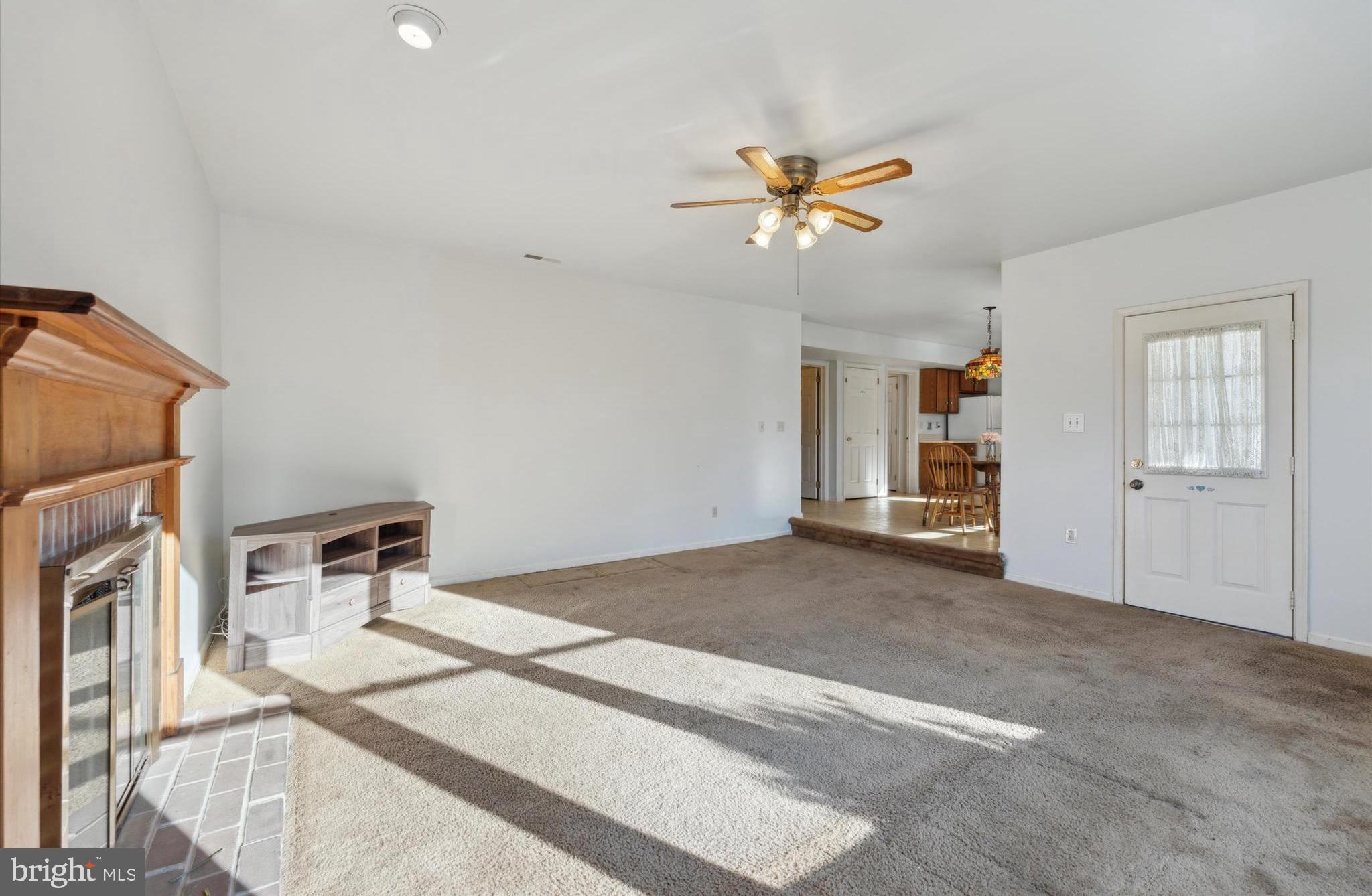 201 Winthrop Ln