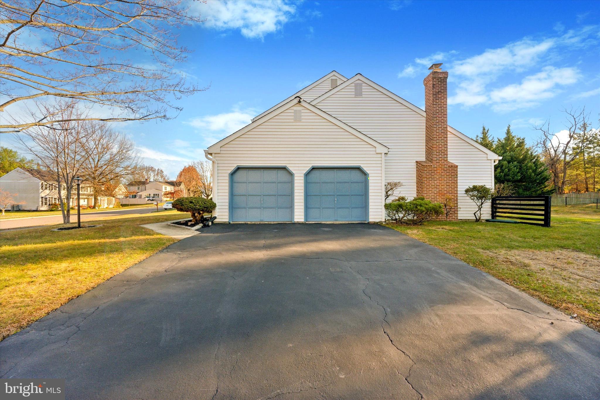 201 Winthrop Ln