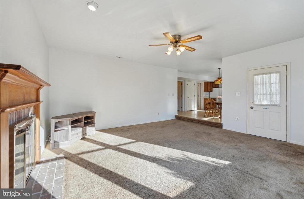 201 Winthrop Ln