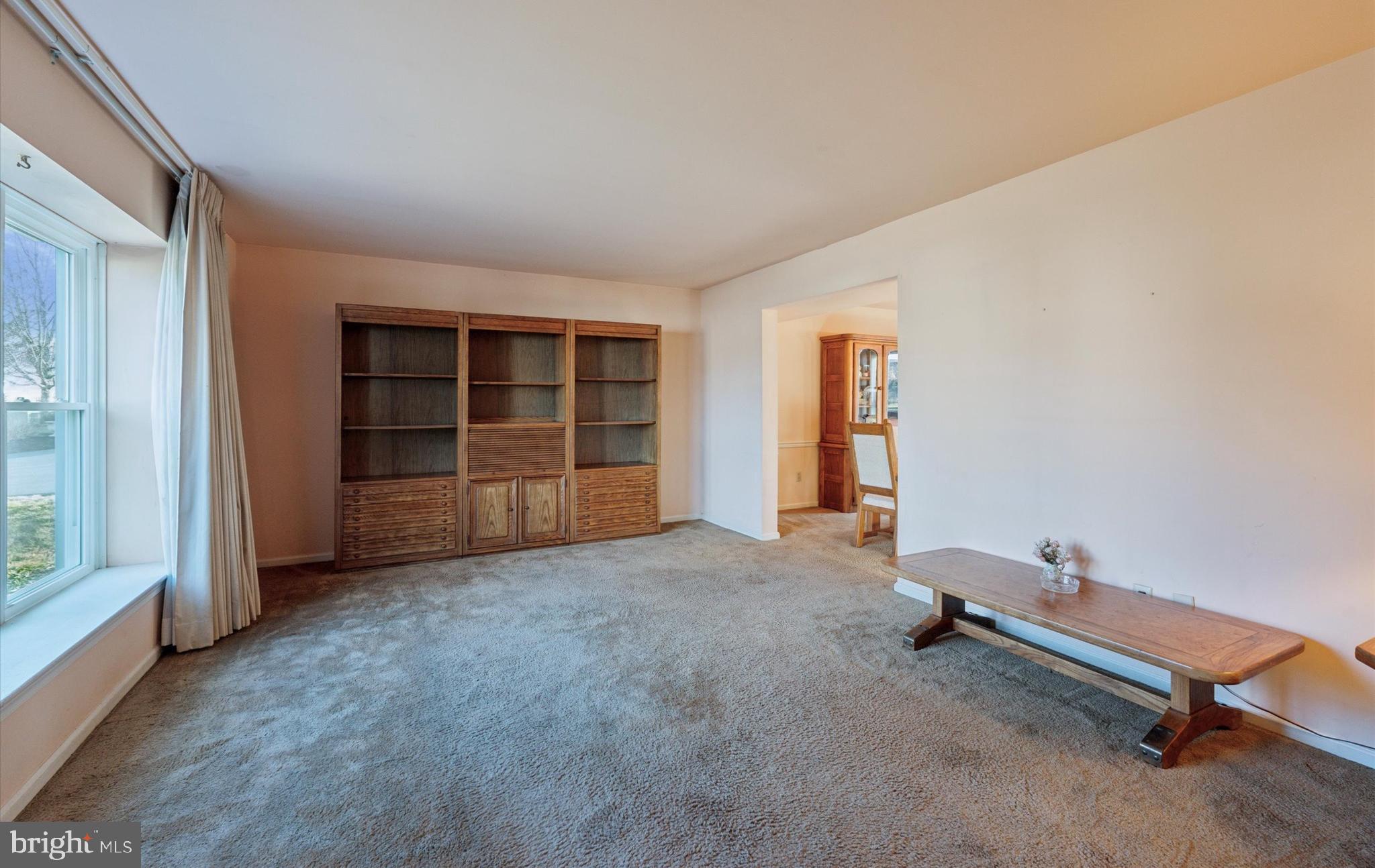 201 Winthrop Ln