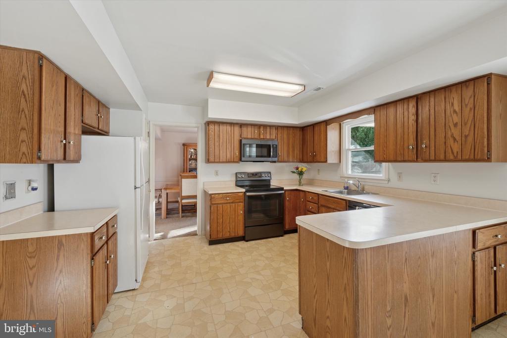 201 Winthrop Ln