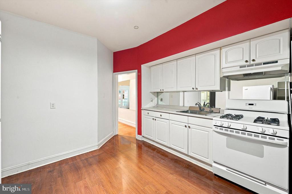 1 W ATHENS AVENUE Unit: C