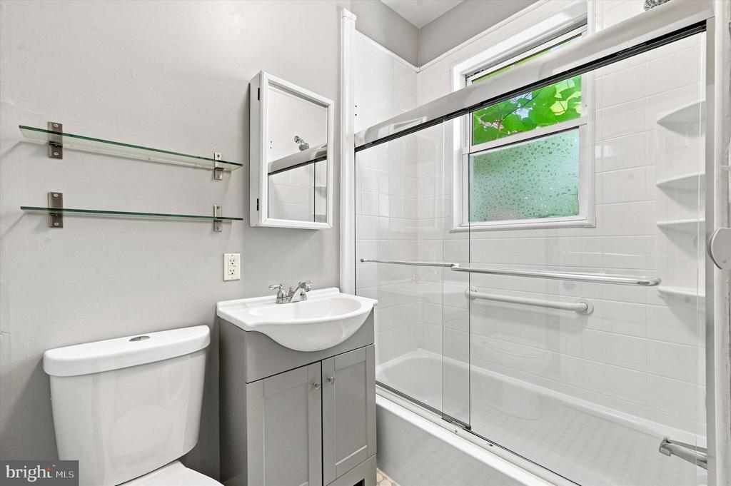1 W ATHENS AVENUE Unit: C