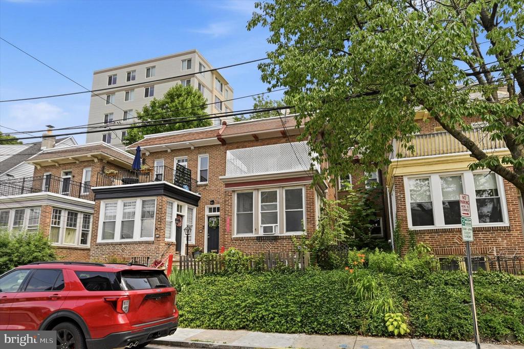 1 W ATHENS AVENUE Unit: C