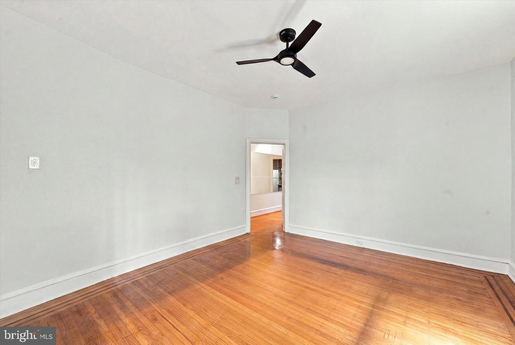 1 W ATHENS AVENUE Unit: C