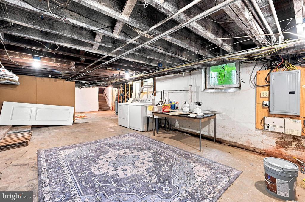 1 W ATHENS AVENUE Unit: C