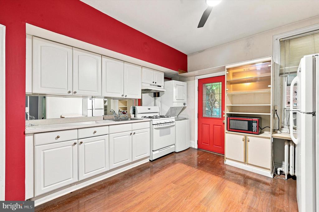 1 W ATHENS AVENUE Unit: C