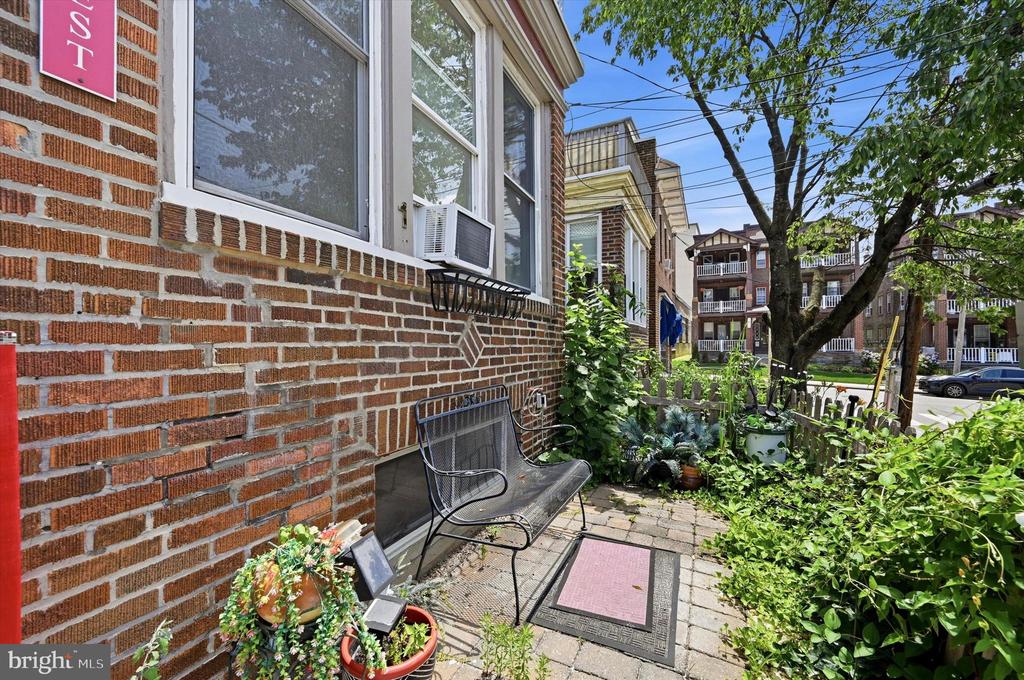 1 W ATHENS AVENUE Unit: C