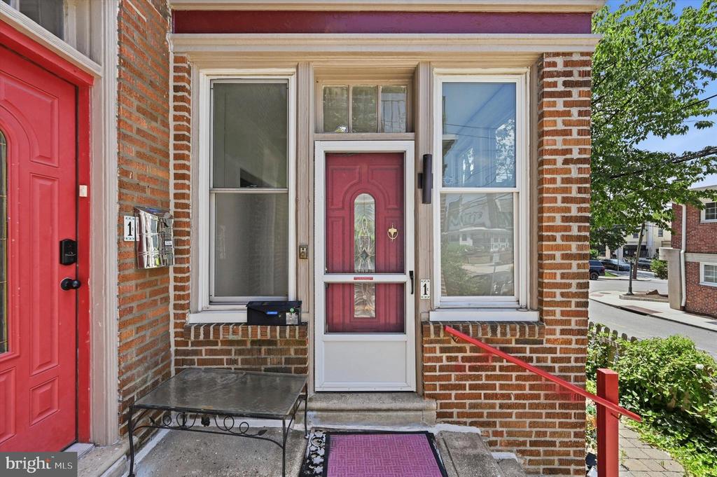 1 W ATHENS AVENUE Unit: C