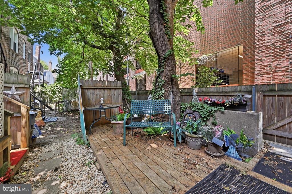 1 W ATHENS AVENUE Unit: C
