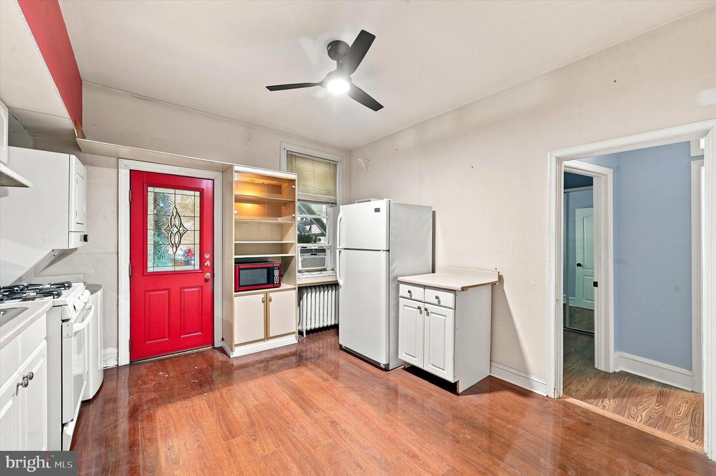 1 W ATHENS AVENUE Unit: C