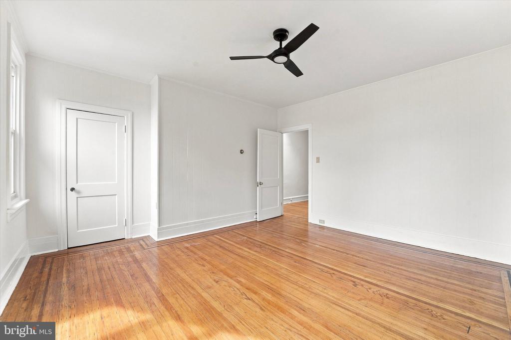 1 ATHENS AVENUE W Unit: C