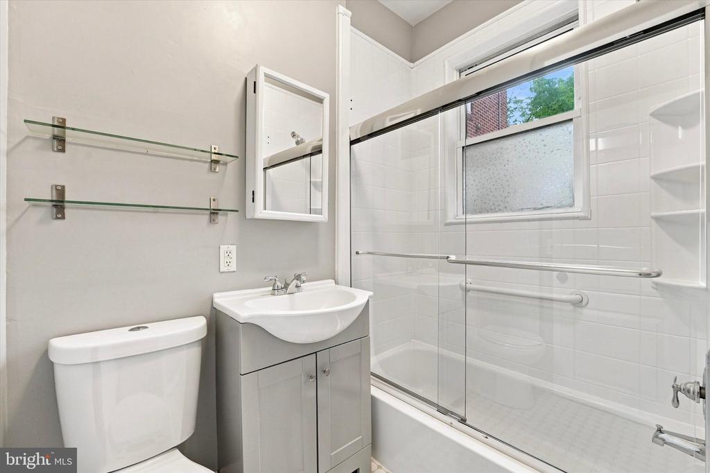 1 ATHENS AVENUE W Unit: C