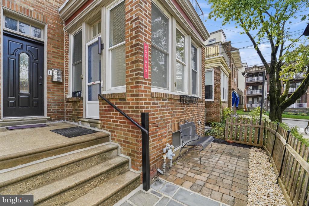 1 ATHENS AVENUE W Unit: C