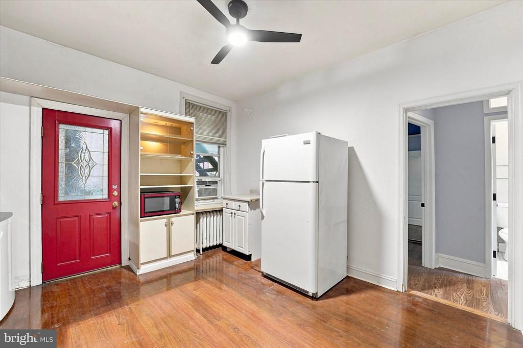 1 ATHENS AVENUE W Unit: C
