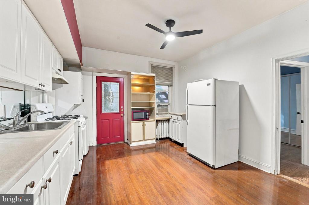 1 ATHENS AVENUE W Unit: C