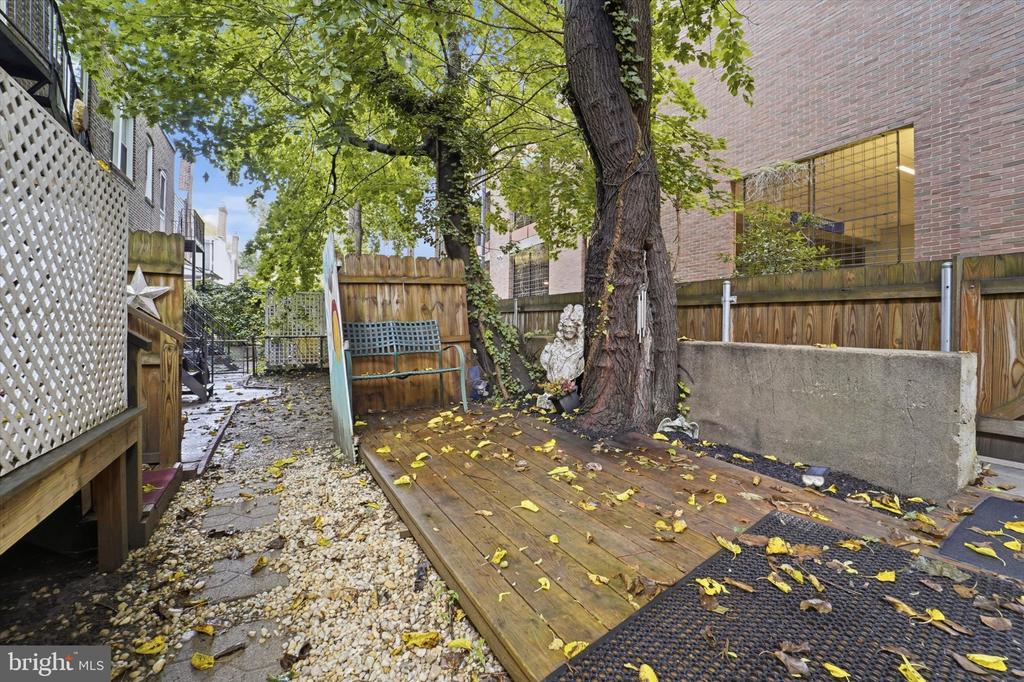 1 ATHENS AVENUE W Unit: C