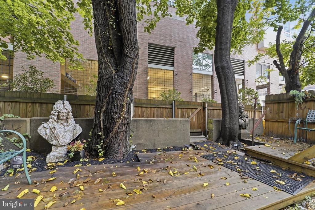 1 ATHENS AVENUE W Unit: C