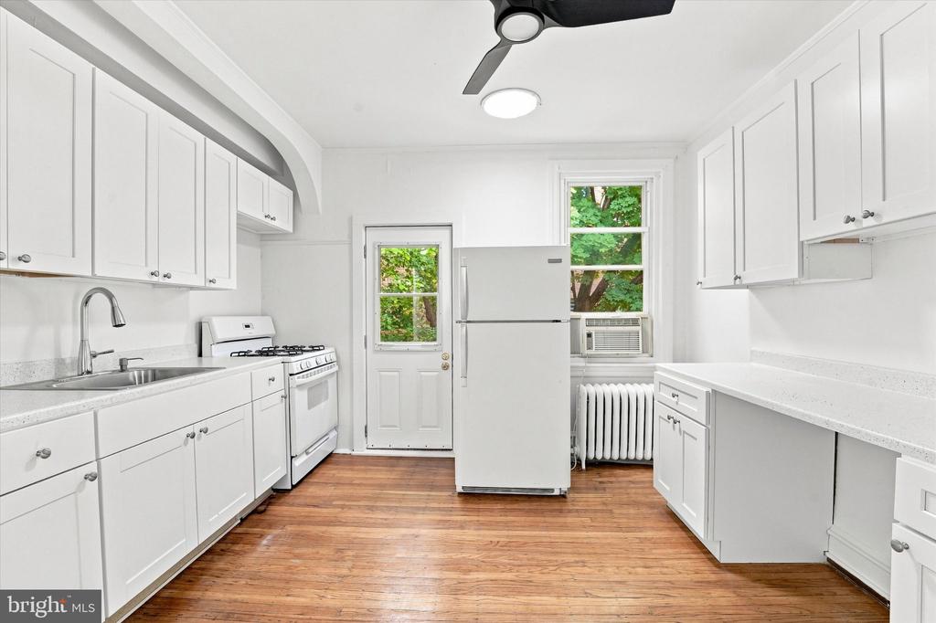 1 ATHENS AVENUE W Unit: D