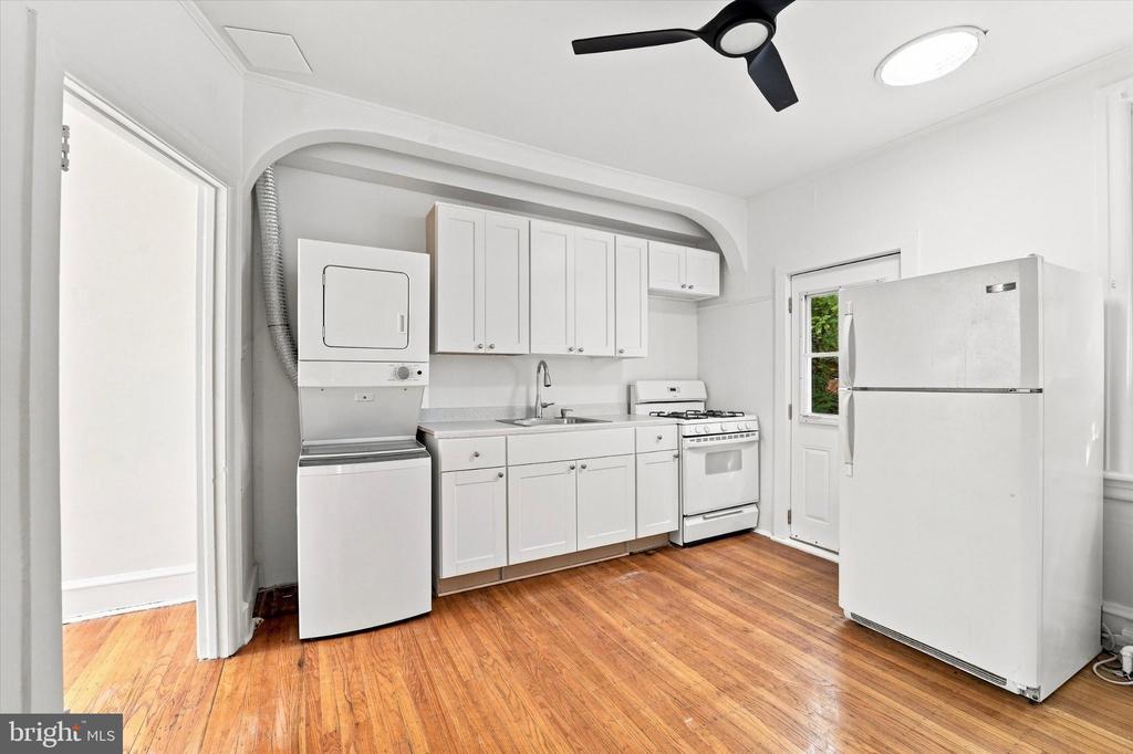 1 ATHENS AVENUE W Unit: D