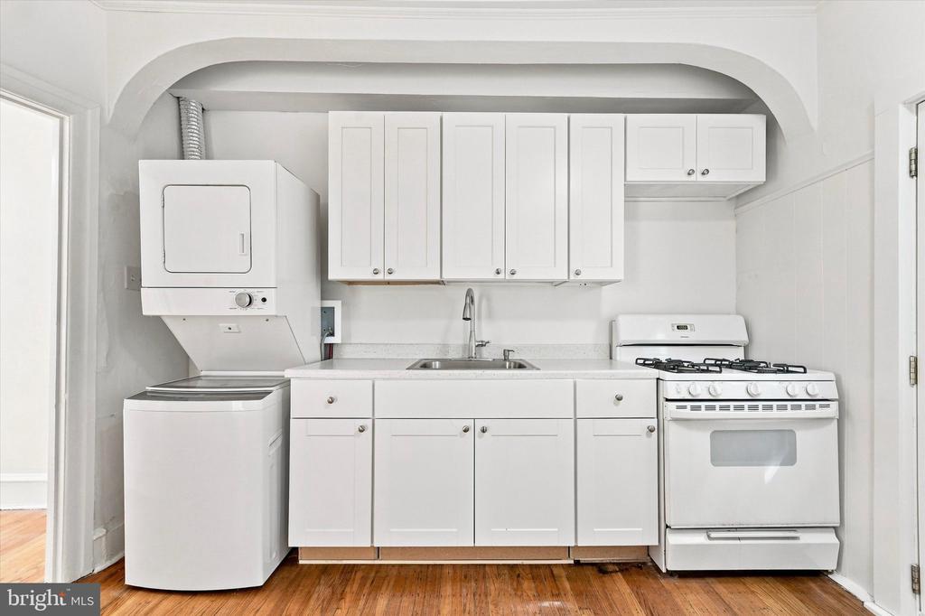 1 ATHENS AVENUE W Unit: D