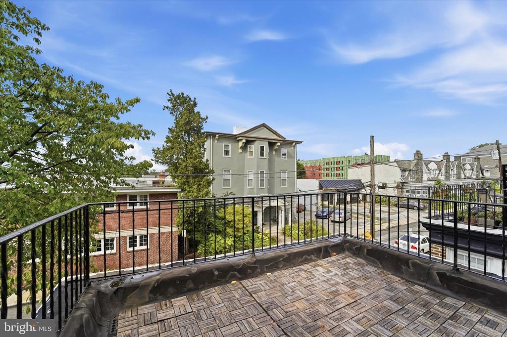 1 ATHENS AVENUE W Unit: D