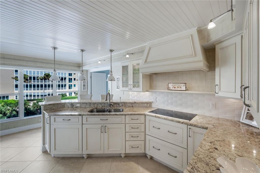 4451 Gulf Shore BLVD N # 501