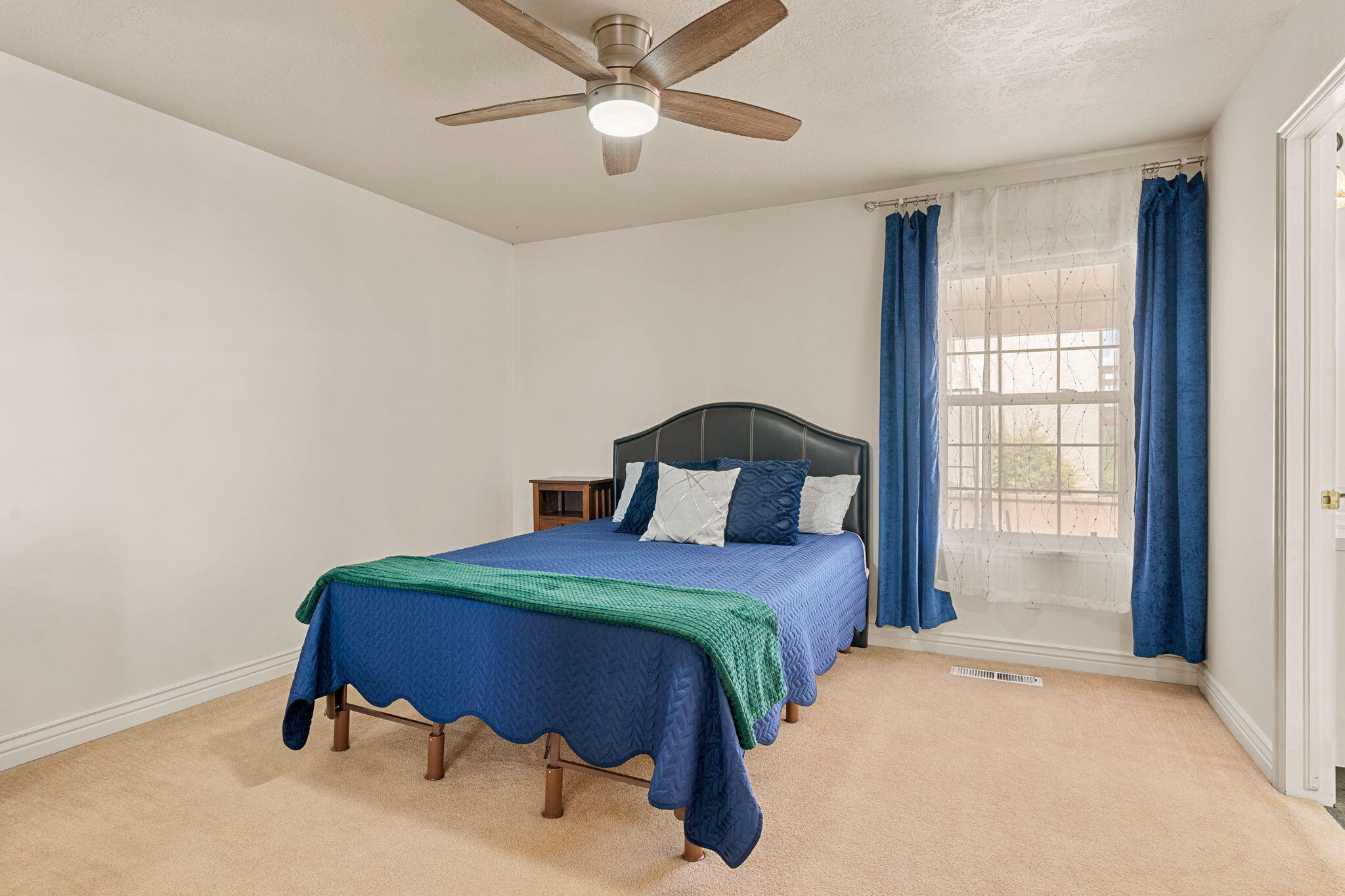 253 S Sunset Pointe DR