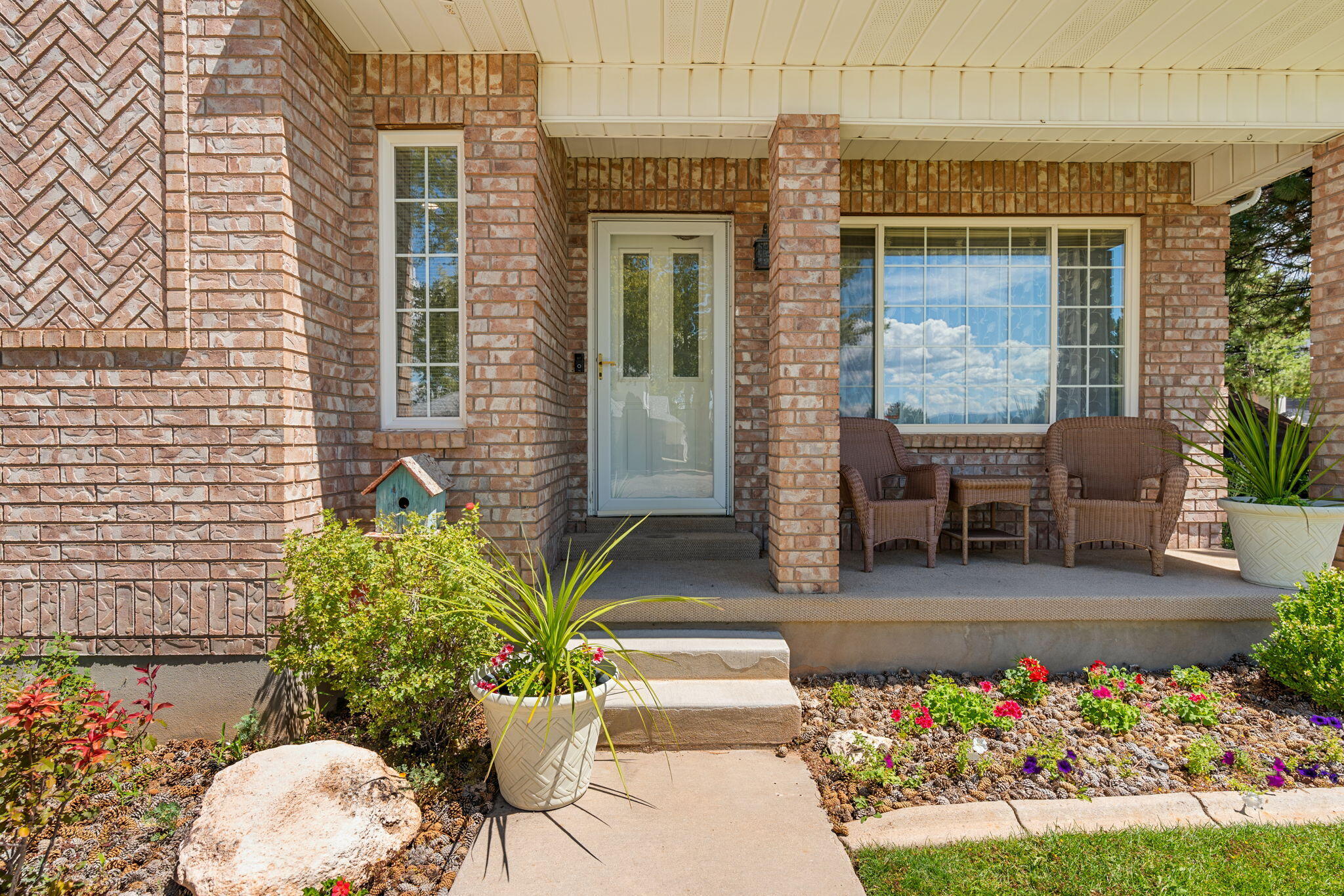 253 S Sunset Pointe DR