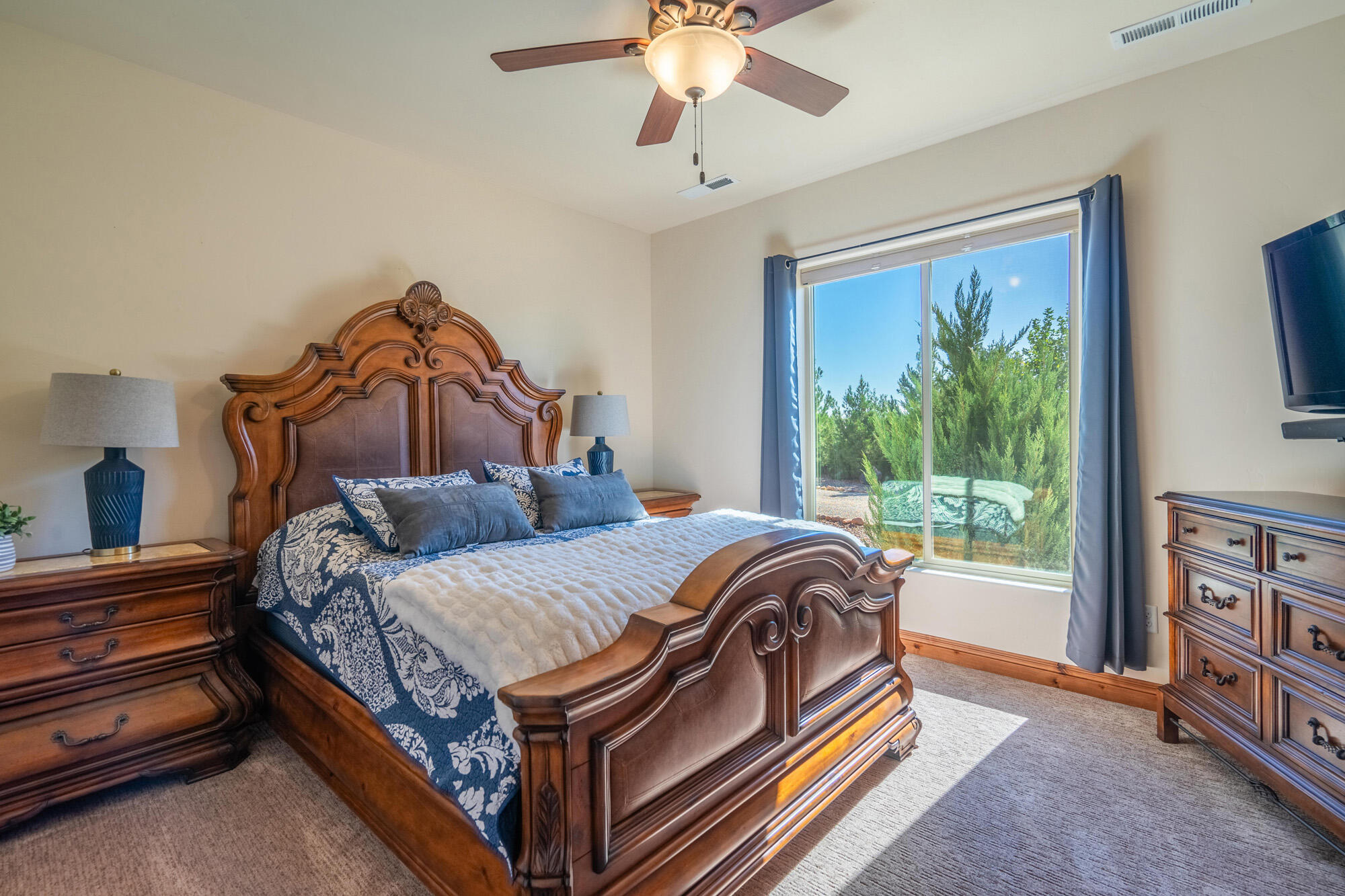 1542 N Canyon Trails DR