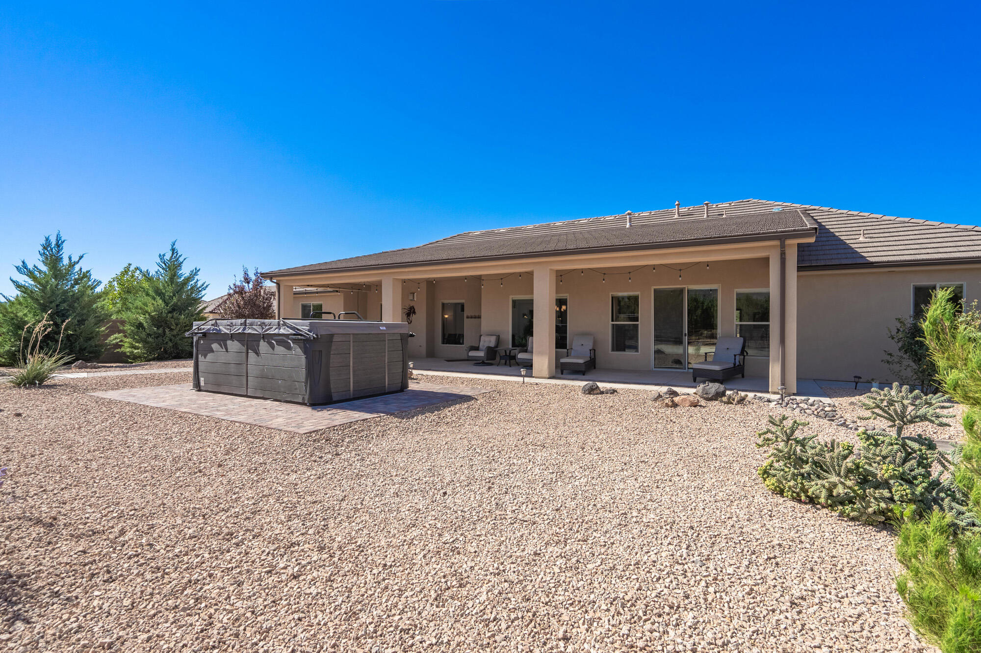 1542 N Canyon Trails DR