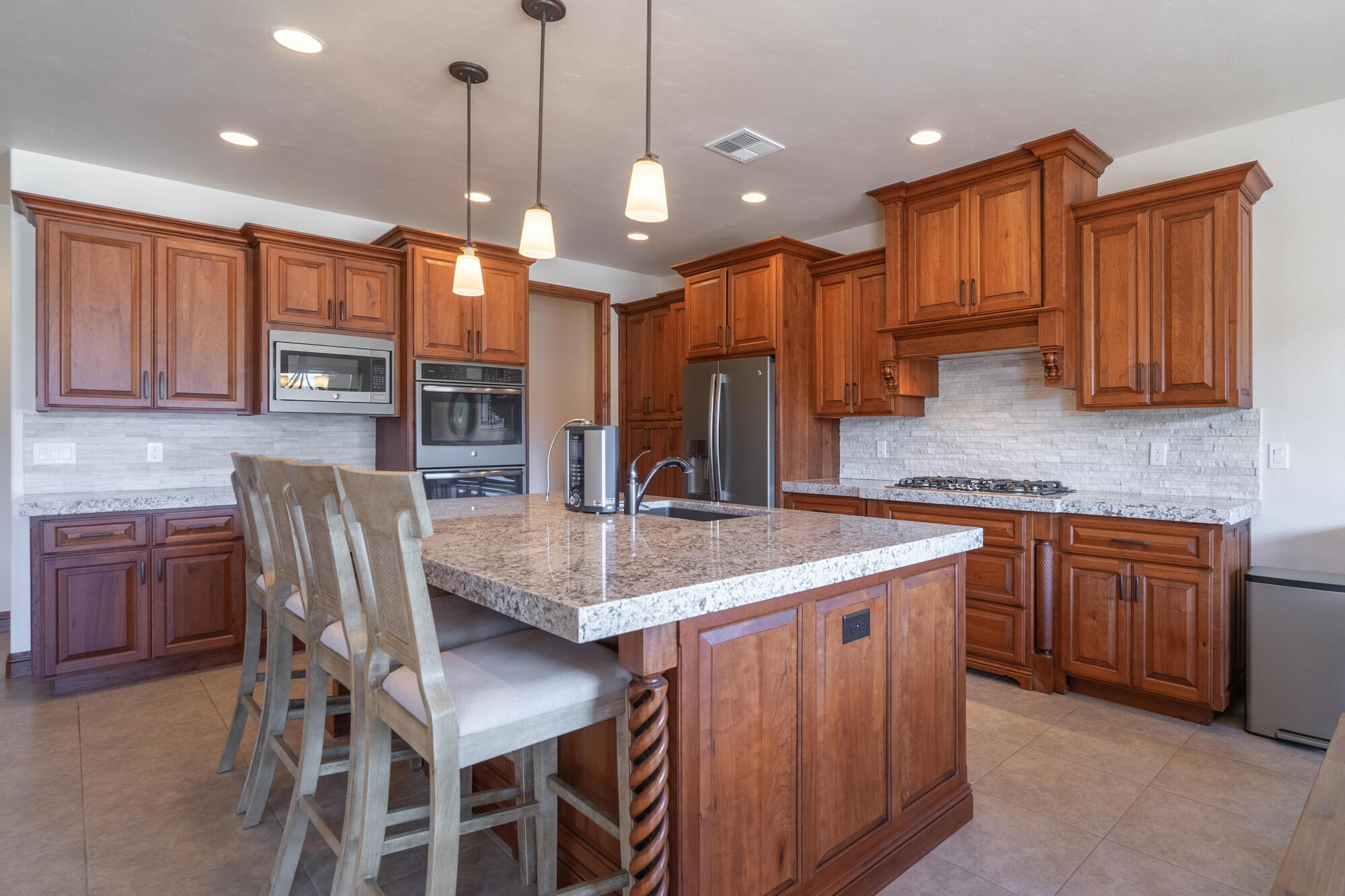 1542 N Canyon Trails DR