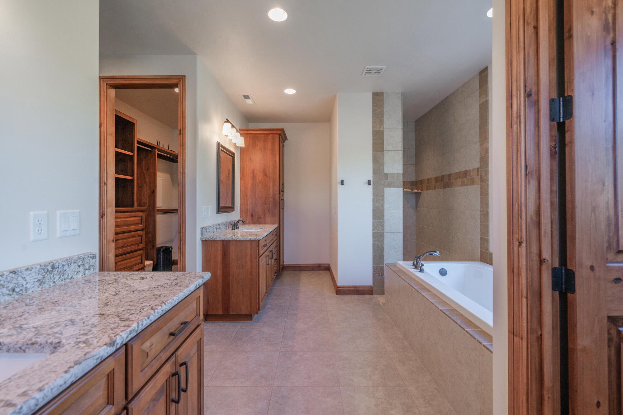 1542 N Canyon Trails DR