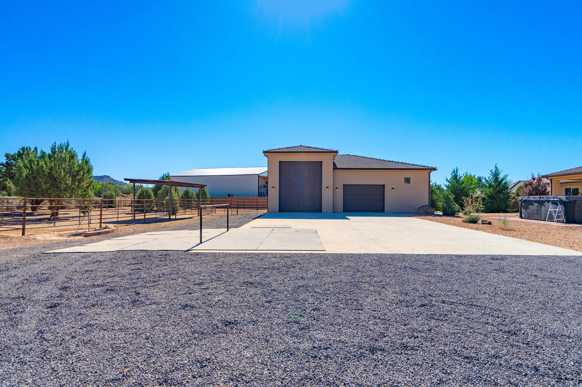 1542 N Canyon Trails DR