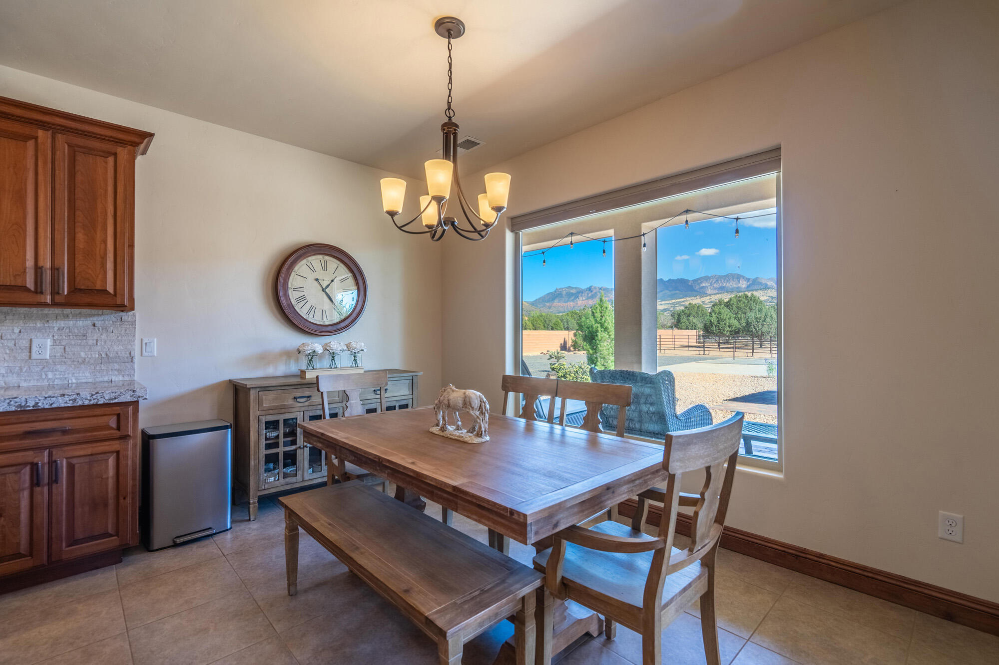 1542 N Canyon Trails DR