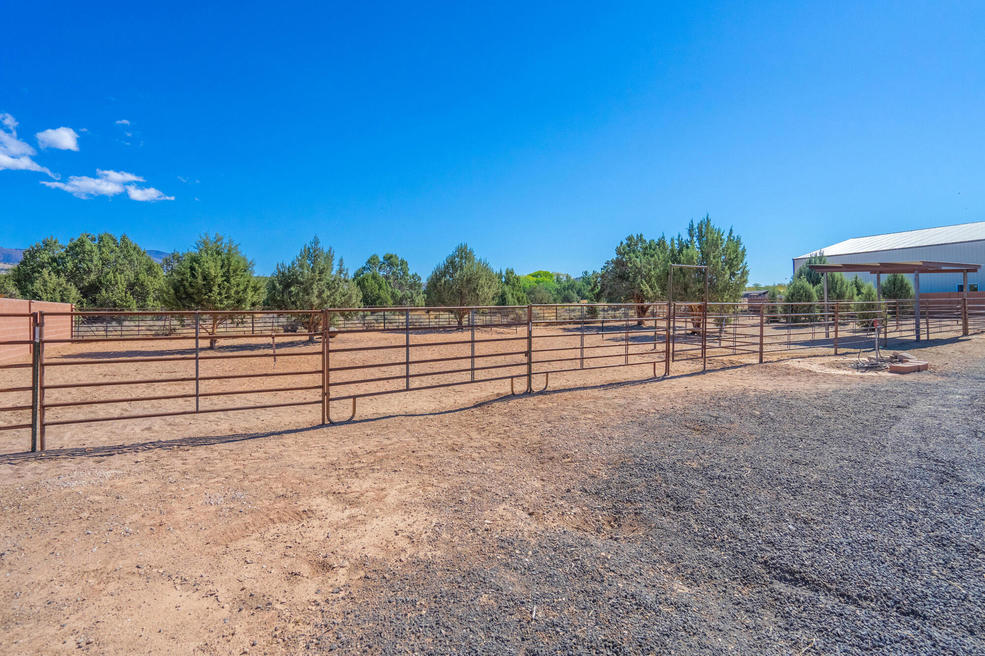 1542 N Canyon Trails DR