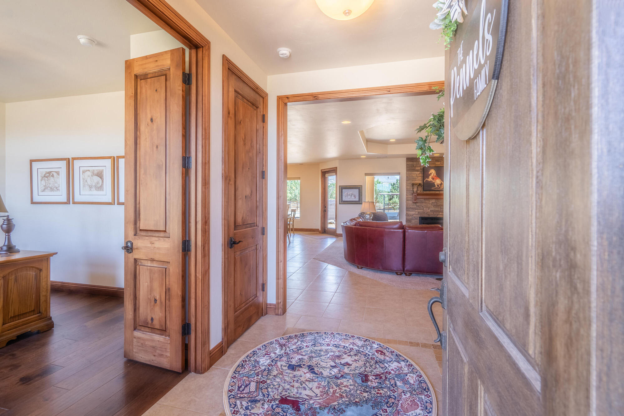 1542 N Canyon Trails DR