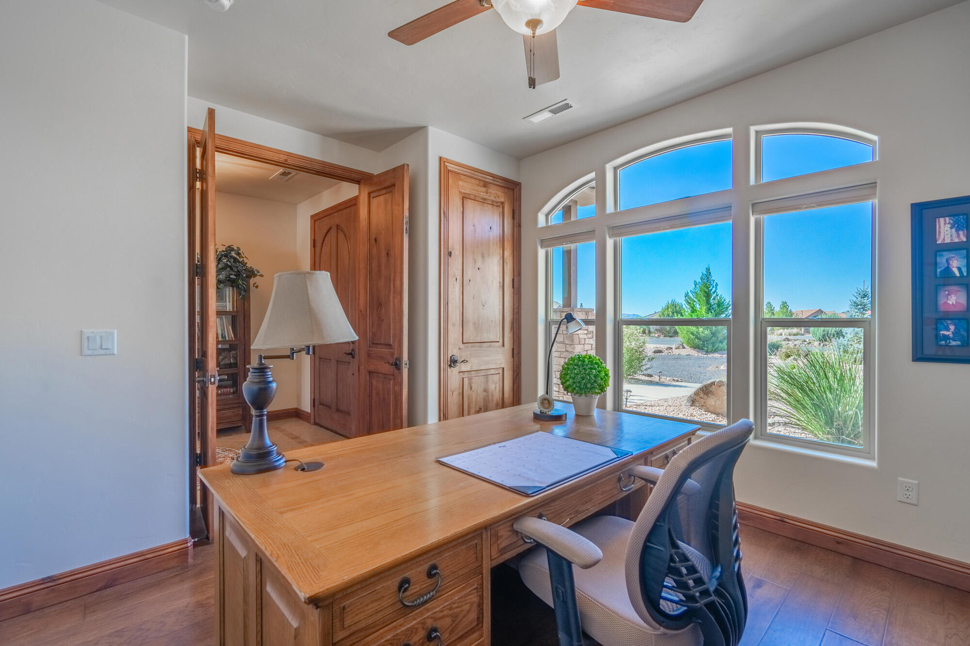 1542 N Canyon Trails DR